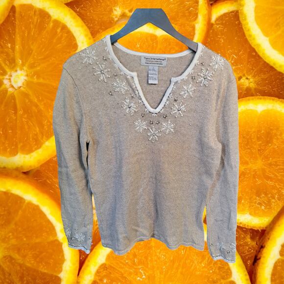 Tiara International Tan V Neck Sweater with Snowflake Design Size Small - Picture 2 of 6
